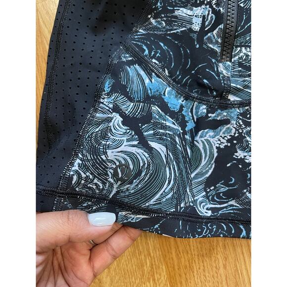 Lululemon swell seeker paddle top long sleeve Rash Guard - Picture 2 of 5